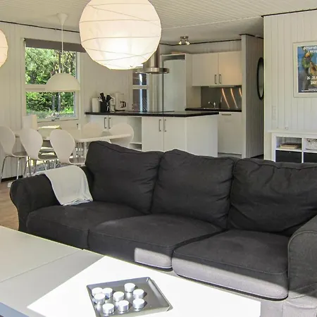 Amazing In Aakirkeby With Kitchen בית נופש *