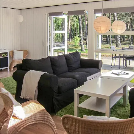 Amazing In Aakirkeby With Kitchen בית נופש