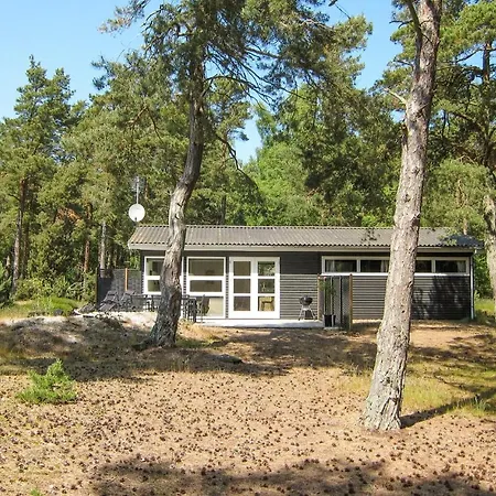 Amazing In Aakirkeby With Kitchen Vester Somarken